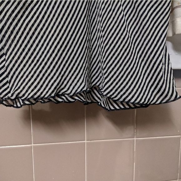 White & Black Split Sleeve Striped Newport News Flutter Sleeve Gauzy Blouse Top - Picture 3 of 9